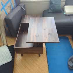 Collapsing coffee table 