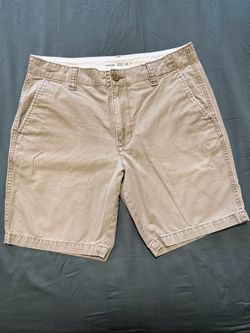Old Navy Khaki Chino Shorts size 32, excellent condition