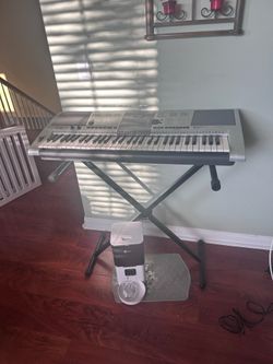 Yamaha Keyboard with stand