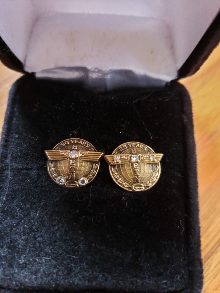 Boeing Heritage 25 & 30 Yr Service Pins