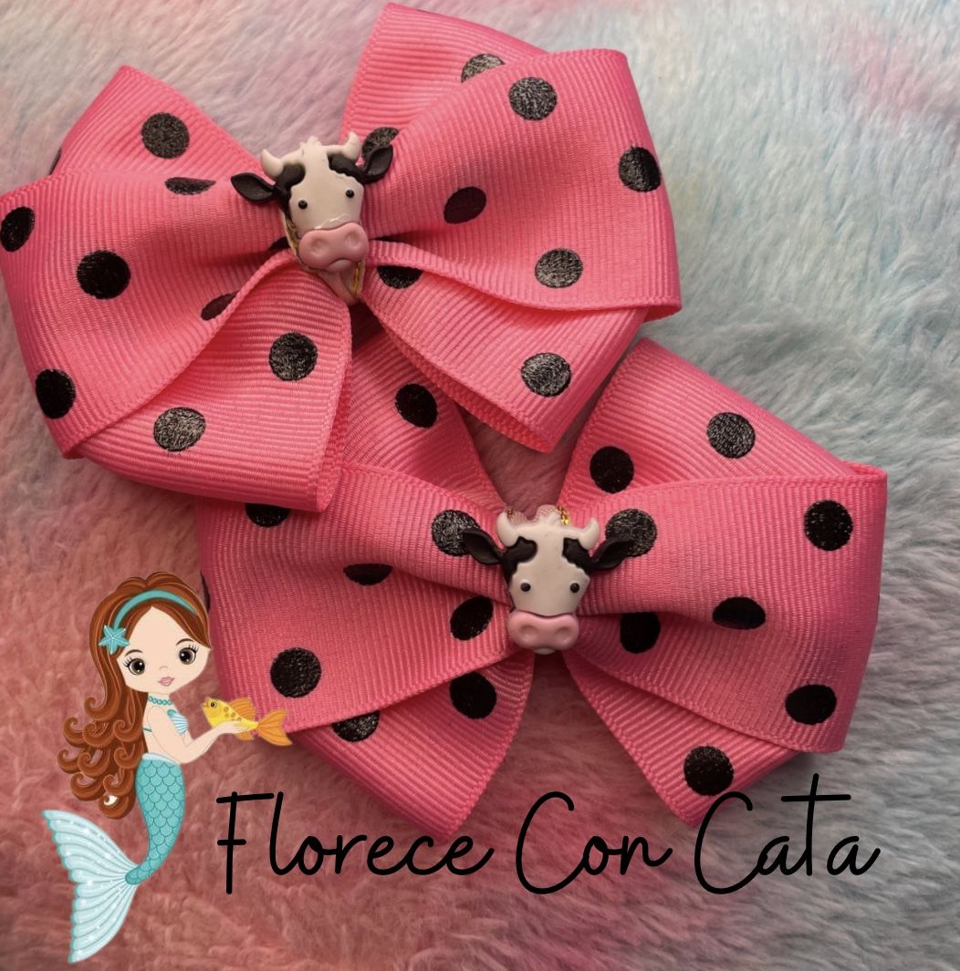 Bows Handmade bows for girls! ✨Prices vary depending on sizes✨ ✨we accept different types of payments ✨ ✨ We ship to PR 🇵🇷 and E.U. 🇺🇸✨ 👉We sp
