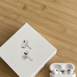 Apple Airpod’s Pros wireless Earbuds