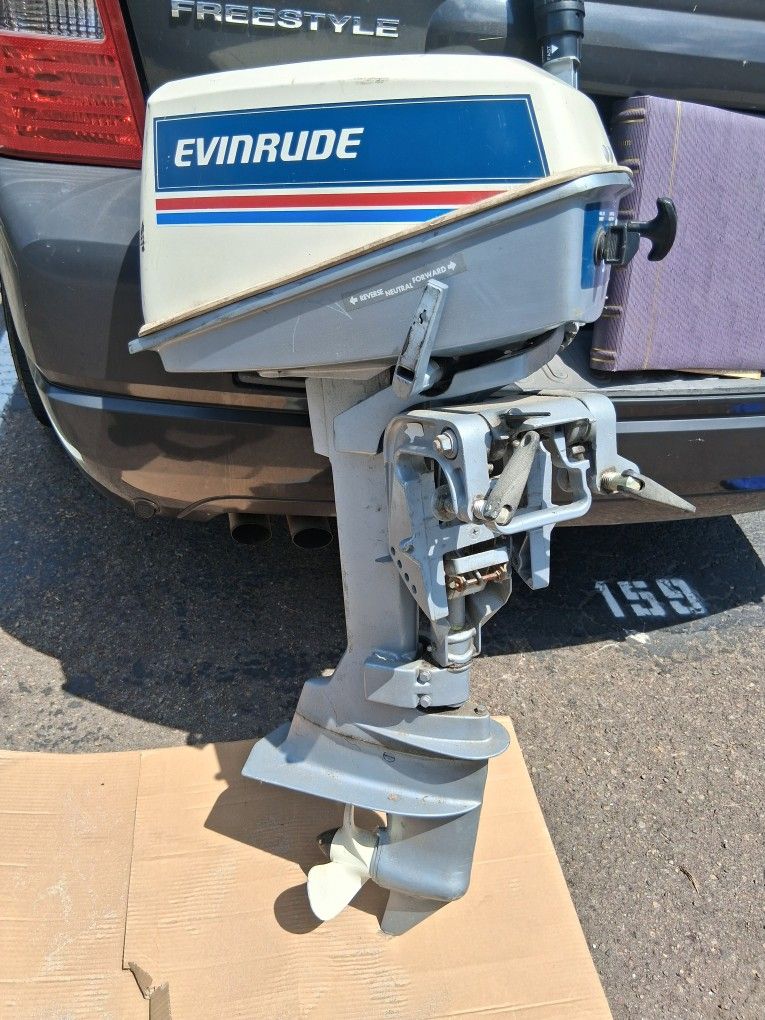 Evinrude Outboard Gas Motor Engine 1983 With Gas Tank