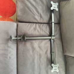 Dual monitor arm mount