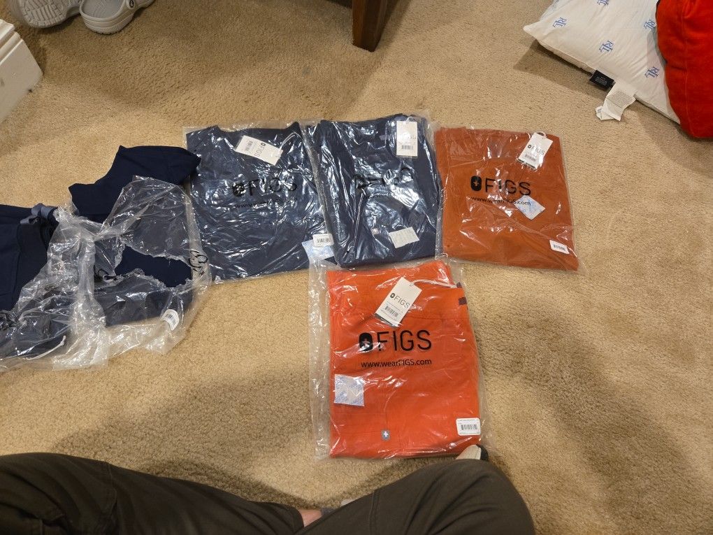 BRAND NEW FIGS SCRUBS