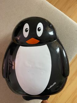 SeaWorld kids Luggage - Hard Sided 3D Penguin