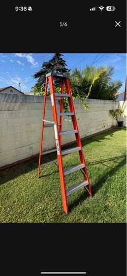 KELLER .fiberglass very light step ladder.. 250lbs.. capacity like new $70