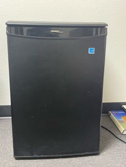 Black Mini Fridge (2.6 Cubic Ft)