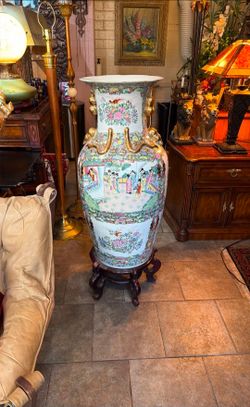 Beautiful handpainted, gold leaf, extra large Chinese vase