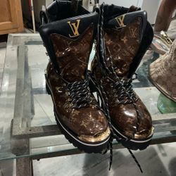 LV Monogram Glaze Mens Outland Ankle Boots