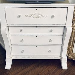 White Distressed Vintage Dresser And Matching Nightstands 
