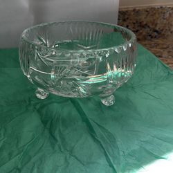 LEAD CRYSTAL BOWL WITH FEET