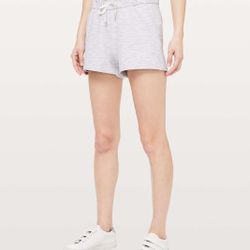 Lululemon On The Fly Short *2.5" Size 8