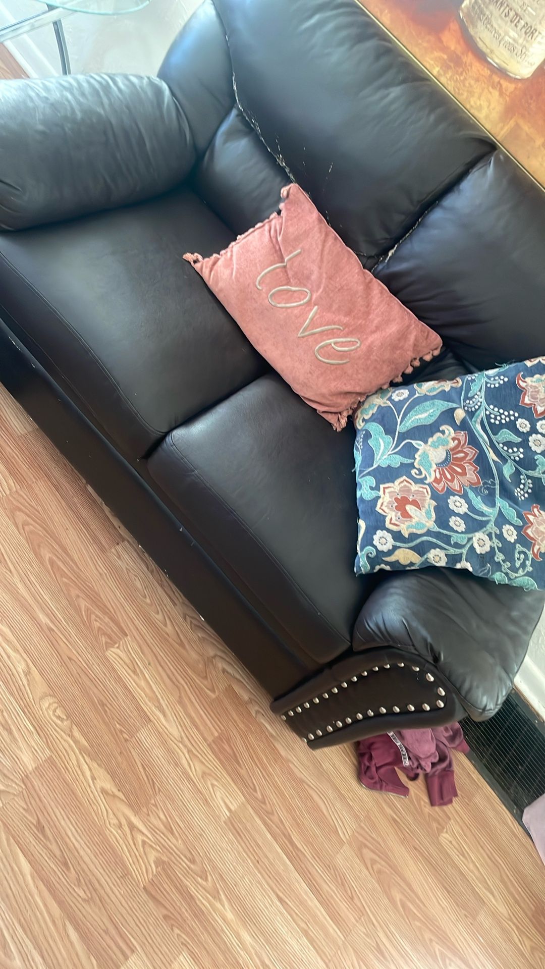 Love Seat And Sofa Great Brown Black Leather Stain Free Bug Free . Very Confortable