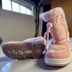 Girls snow boots size 8
