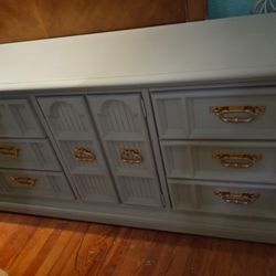 CUTE BUFFET OR TV STAND AT PICKY PINCHERS 801 TURNER ST CLEARWATER OPEN TODAY 12-4 FREE DELIVERY  OPEN CHRISTMAS EVE 