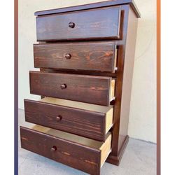 5 drawers dresser/ Five drawers dresser