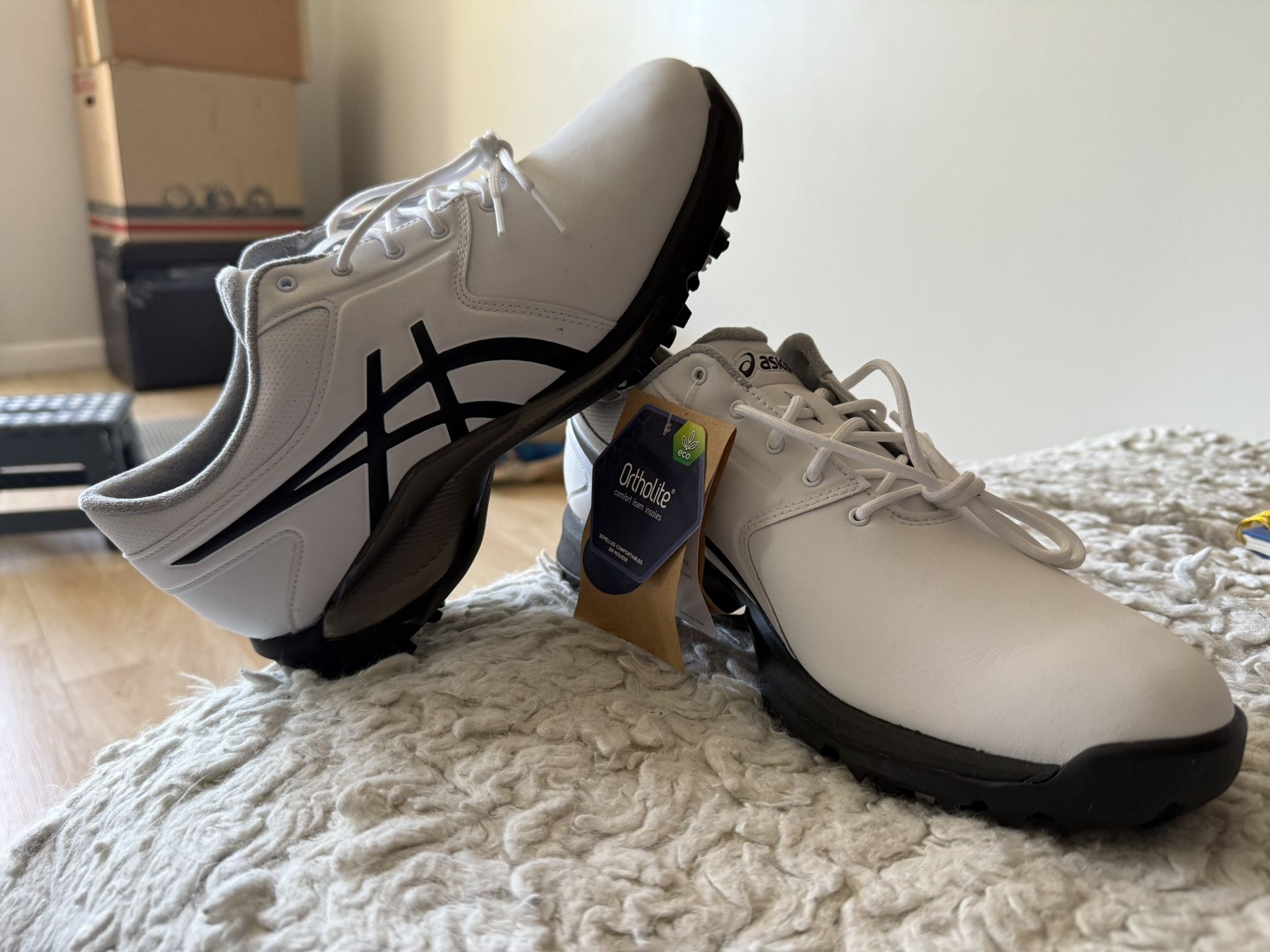GOLF SHOES