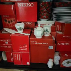 Nikko Christmas dinnerware accessories