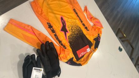 Read please ……Gloves black size large revit brand asking for $60 coast $108 in stores brand new with tags