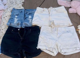 (M)4 pairs of shorts in great condition. - includes Calvin Klein