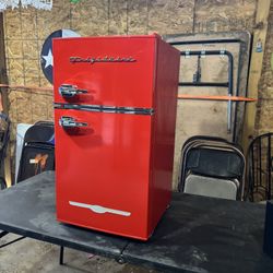 Mini Fridge 170$