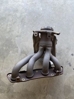 OEM Exhaust Manifold 2009 Toyota Matrix/Corolla 1.8L