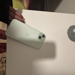 2 IPHONES & IPAD BUNDLE