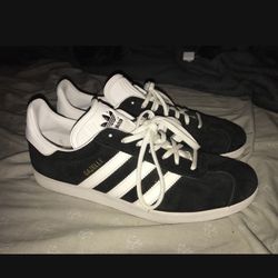 Gazelle adidas size 10 35$