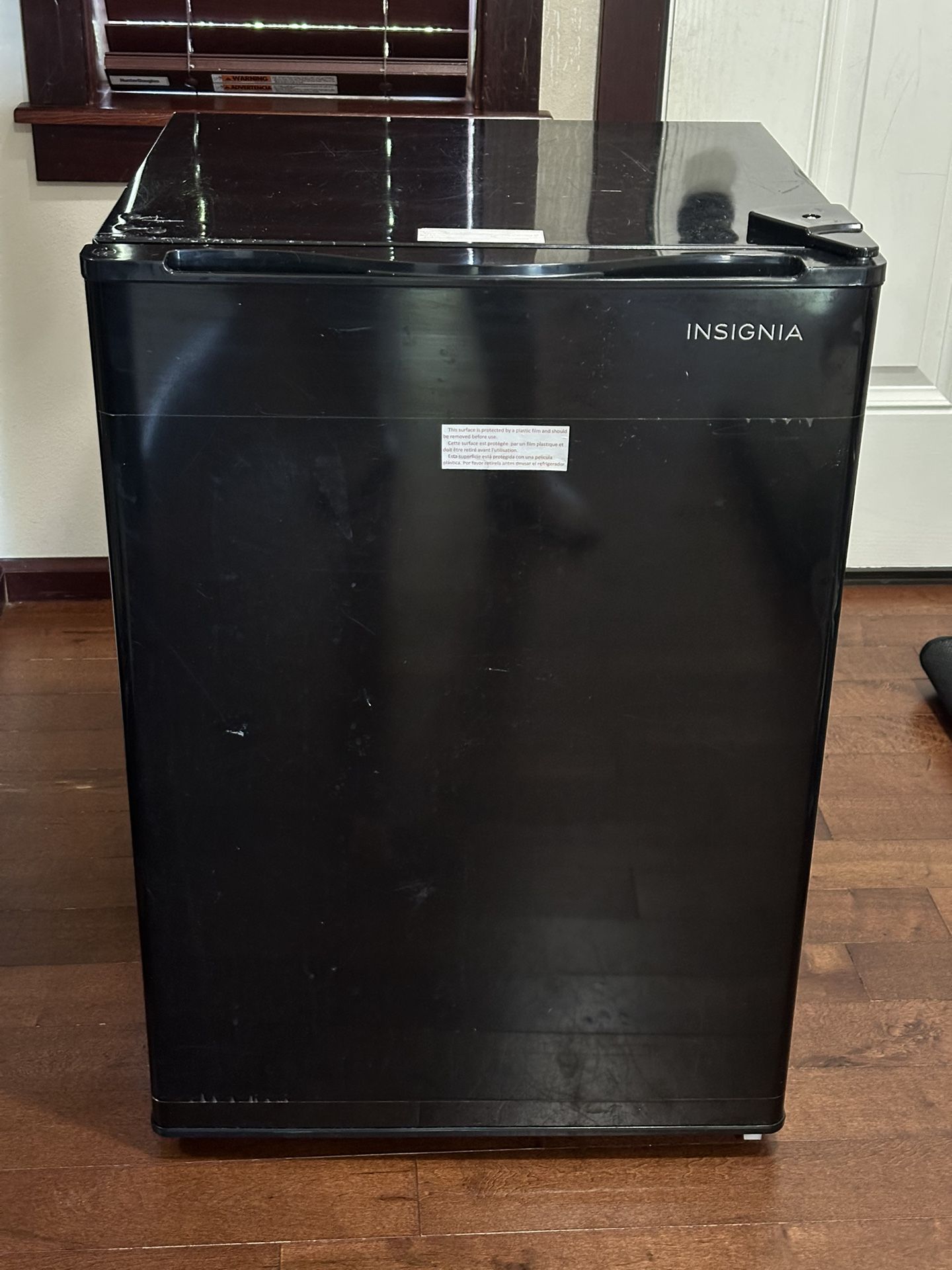 INSIGNIA Mini Fridge 2.5 Cu. Ft.