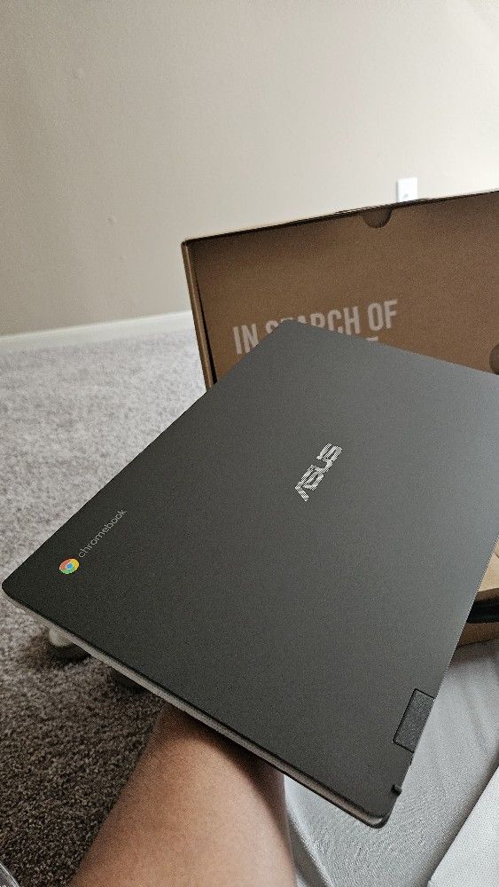 Open Box ● Asus Chromebook