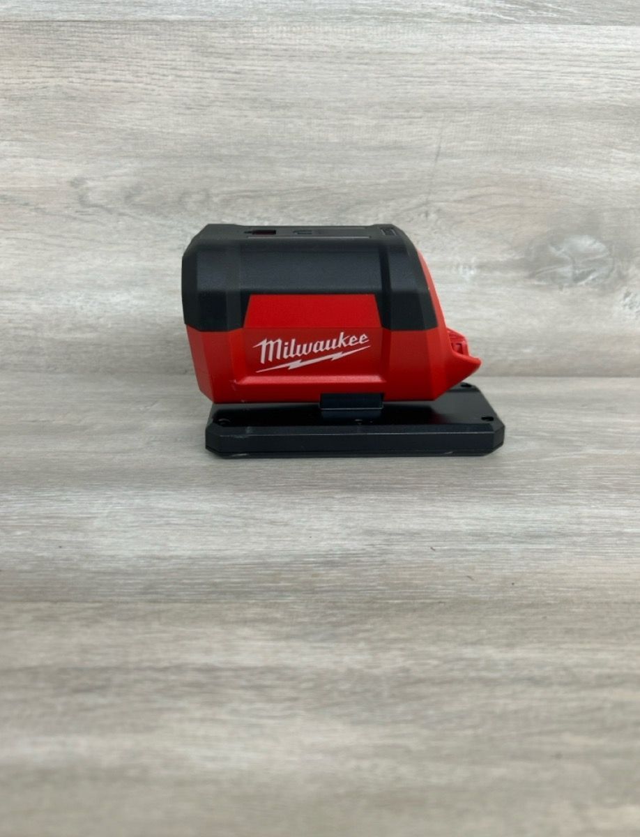 Milwaukee 2367-20 M12 ROVER Service & Repair Flood Light with USB Charging (PO1019899)