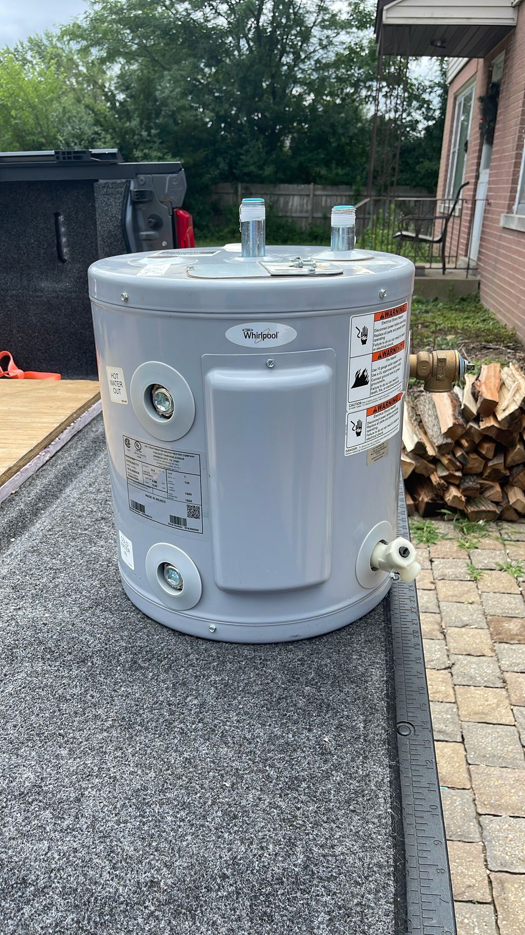 Whirlpool 6 Gallon Electric Water Heater 1650 Watts