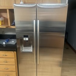 Fridge For Sale - Samsung RS27T5200