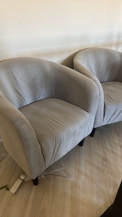 Set of 2 Gray Velvet Barrel Accent Chairs