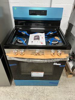 New Frigidaire 30inch. AirFry Gas Range