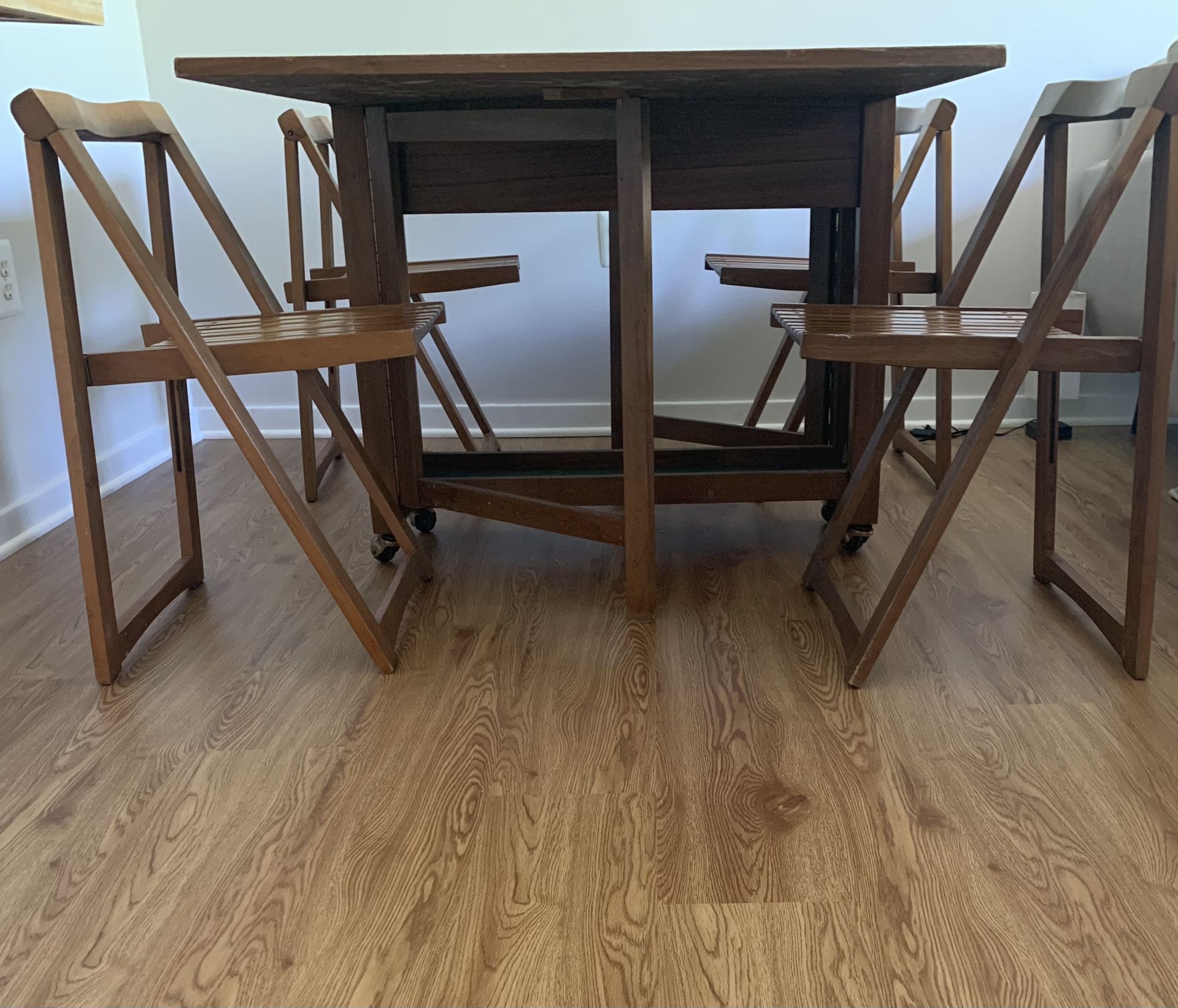 Antique Wood Dining Set w/ 4 Foldable Chairs