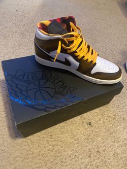 Jordan Air Jordan 1 Mid SE Wear-Away Taxi Black/White/Sail Leather DQ8417-071