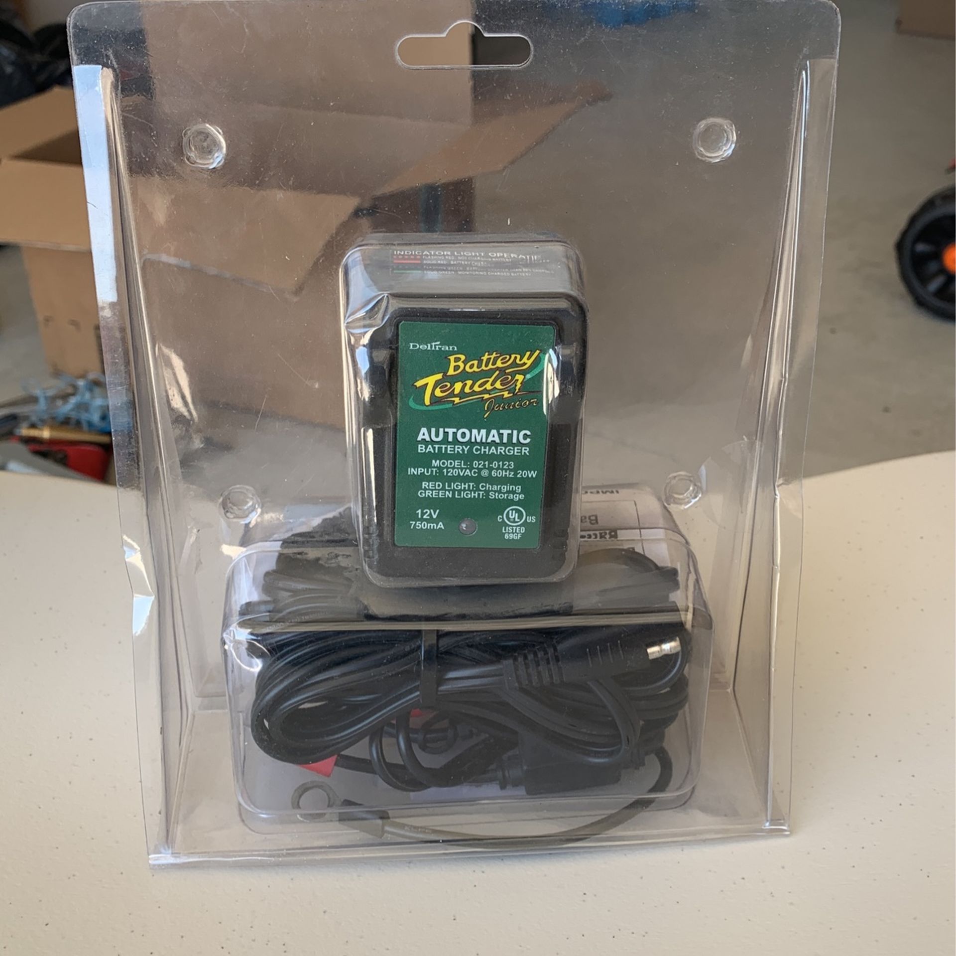 BATTERY CHARGER
