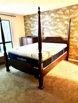 Queen poster antique bed