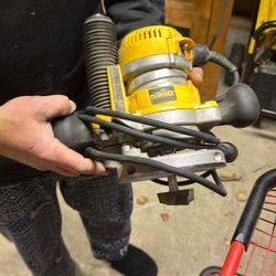 Router Dewalt 