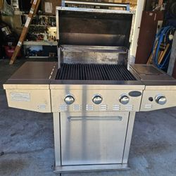 Barbecue Sonoma Brand Platinum Model Very Nice Condition Three Burner. Just service works great all parts in good condition