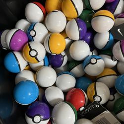 25 multicolor Poké balls with 25 random action figures inside