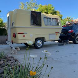 Vintage Trailer Camper: Hunter Compact 2