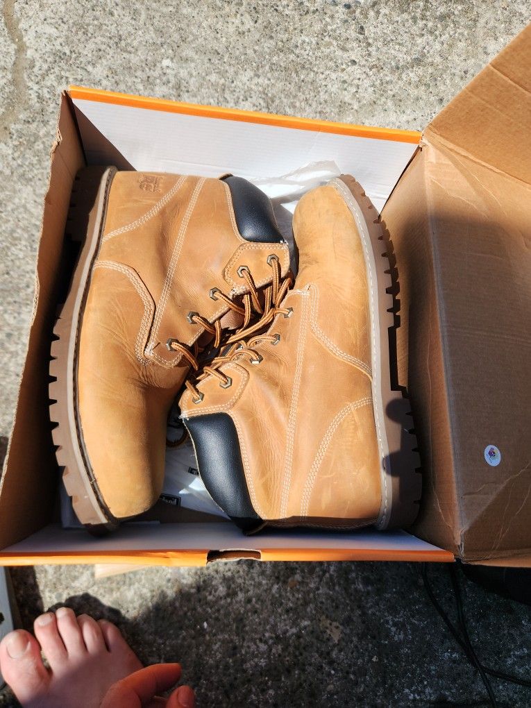 Timberland Pit boss size 11.5