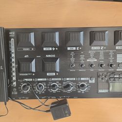Korg AX3000G Guitar Multi-Effects Processor w/ Expression Pedal & Adapter
