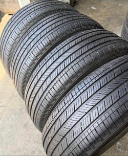 225/65/17 Michelin 📍📍 Vendo un set de llantas con 80% de vida las 4 📍🌟