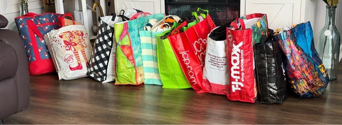 Reusable shopping bags from Publix, Aldi, Walmart, Cracker Barrel,  & multiple shopping stores, etc, each bundle has 11 bags for five dollars Or buy a