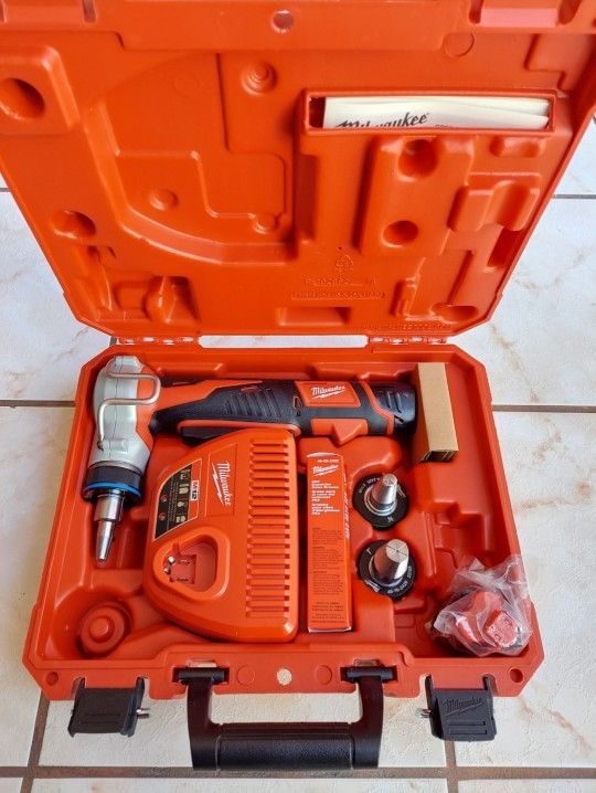 New Milwaukee Cordless ProPEX Expansion Tool M12 Kit 2.0.