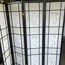 Foldable room divider